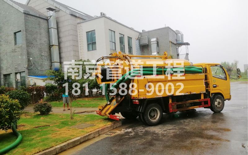 246陈店村小区化粪池清理